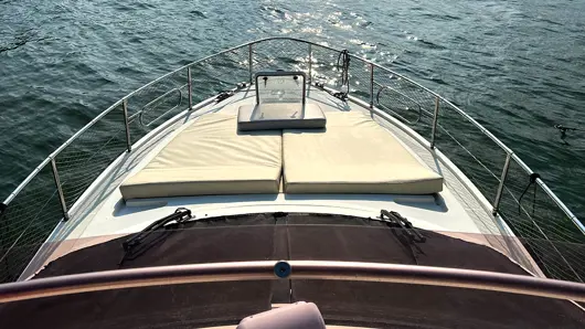 Proa vista fly FERRETTI 43